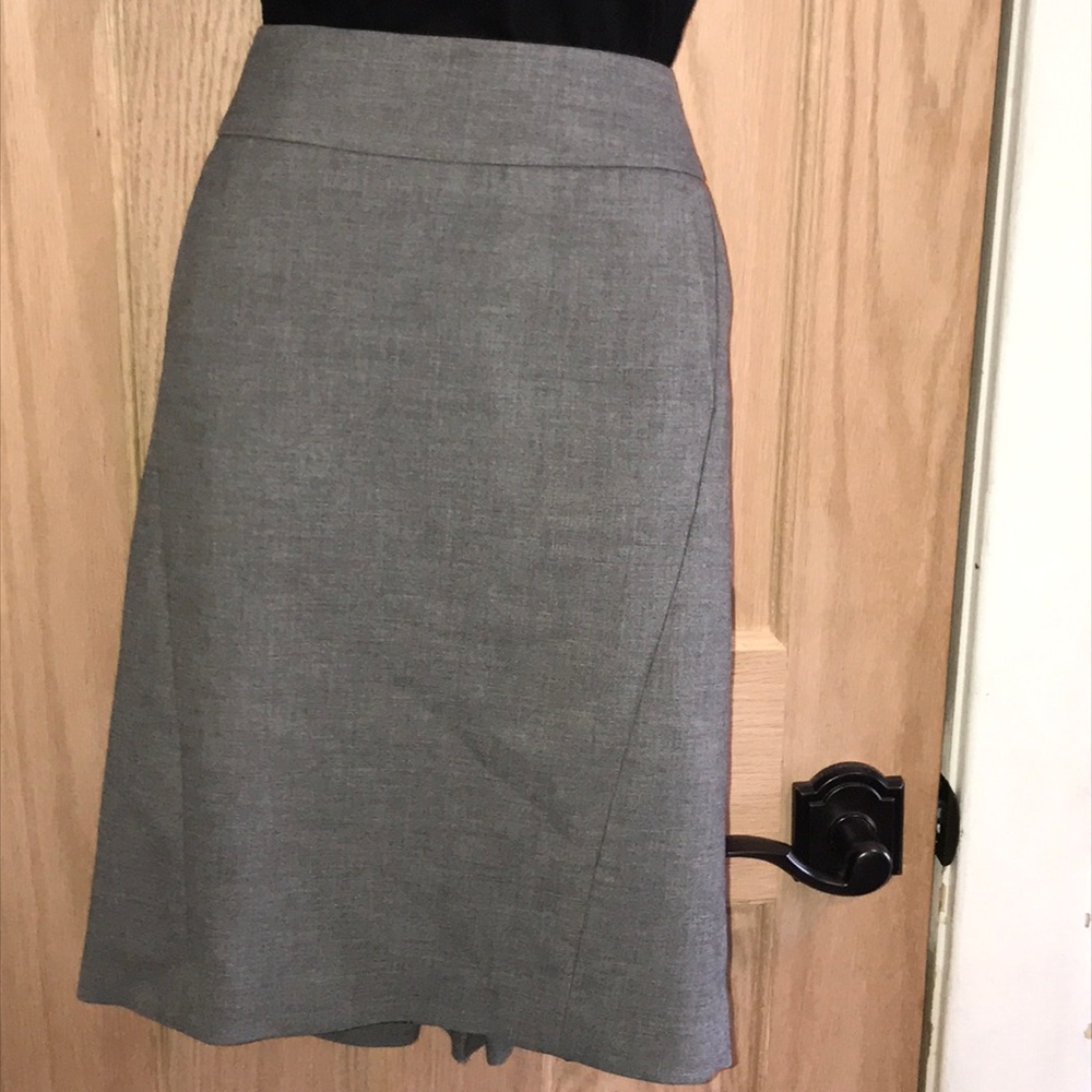 Loft gray pencil skirt size 4